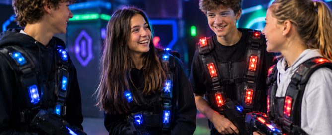 Beneficios del laser tag para desarrollar habilidades sociales